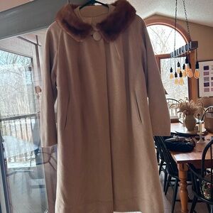 vintage 1950s worumbo Tan Coat with mink Fur Collar fabulous 8/10.pristine.